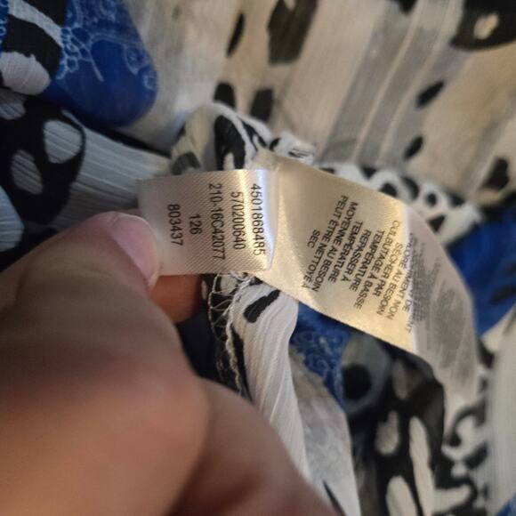 Chico’s Sheer Crinkle Dot Animal Print Top Women’s 2 - Picture 5 of 11